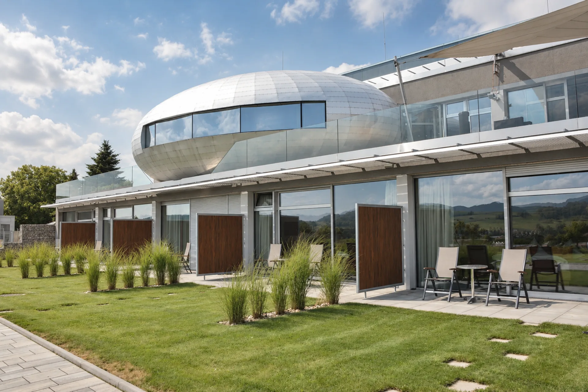 Moderní architektura Antonie Hotelu s pokoji a výhledem do zahrady