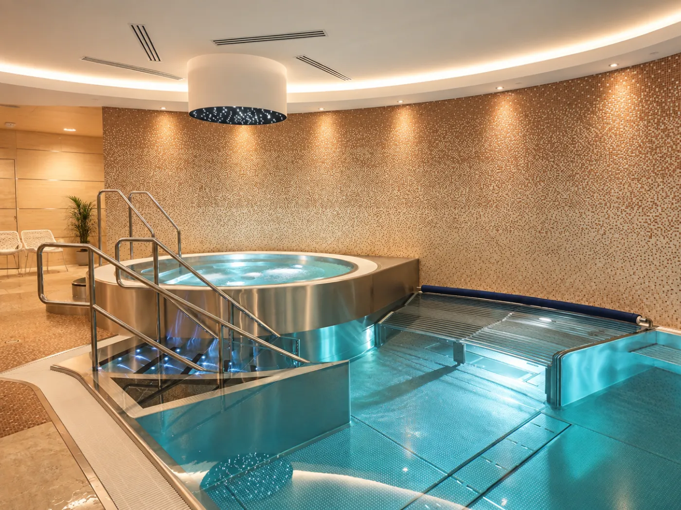 Whirlpool s teplou vířivou vodou ve wellness Antonie Hotel Frýdlant
